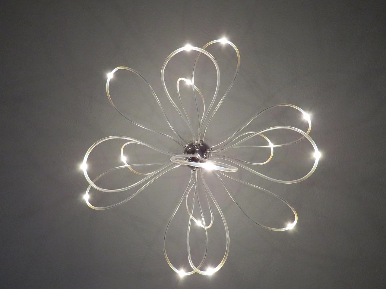 Pourquoi choisir l'éclairage LED pour rénover son installation électrique ? découvrez notre large gamme d'éclairage led performant, économique et durable, idéal pour illuminer tous vos espaces avec une lumière de qualité.