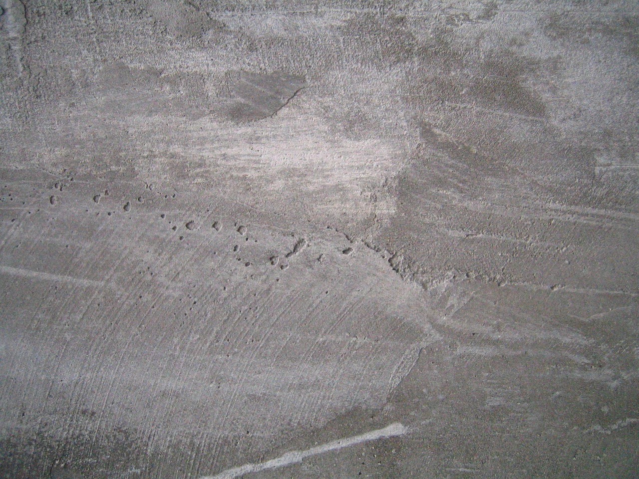 Pourquoi mon crépi extérieur se fissure-t-il et comment le réparer ? découvrez les causes courantes des fissures dans le plâtre extérieur et comment les réparer efficacement pour protéger votre façade.